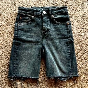 divided black bermuda shorts
